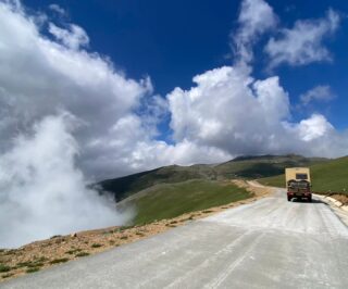 Just another one of that special feeling, driving on top of the world above 2400m. We 💕 🏔️⛰️
Nog eentje dan van dat speciale gevoel, rijdend op het dak van de wereld boven 2400m. We 💕🏔️⛰️
#dutchramblers
#turkije
#turkey
#mountains
#cloudsphotography