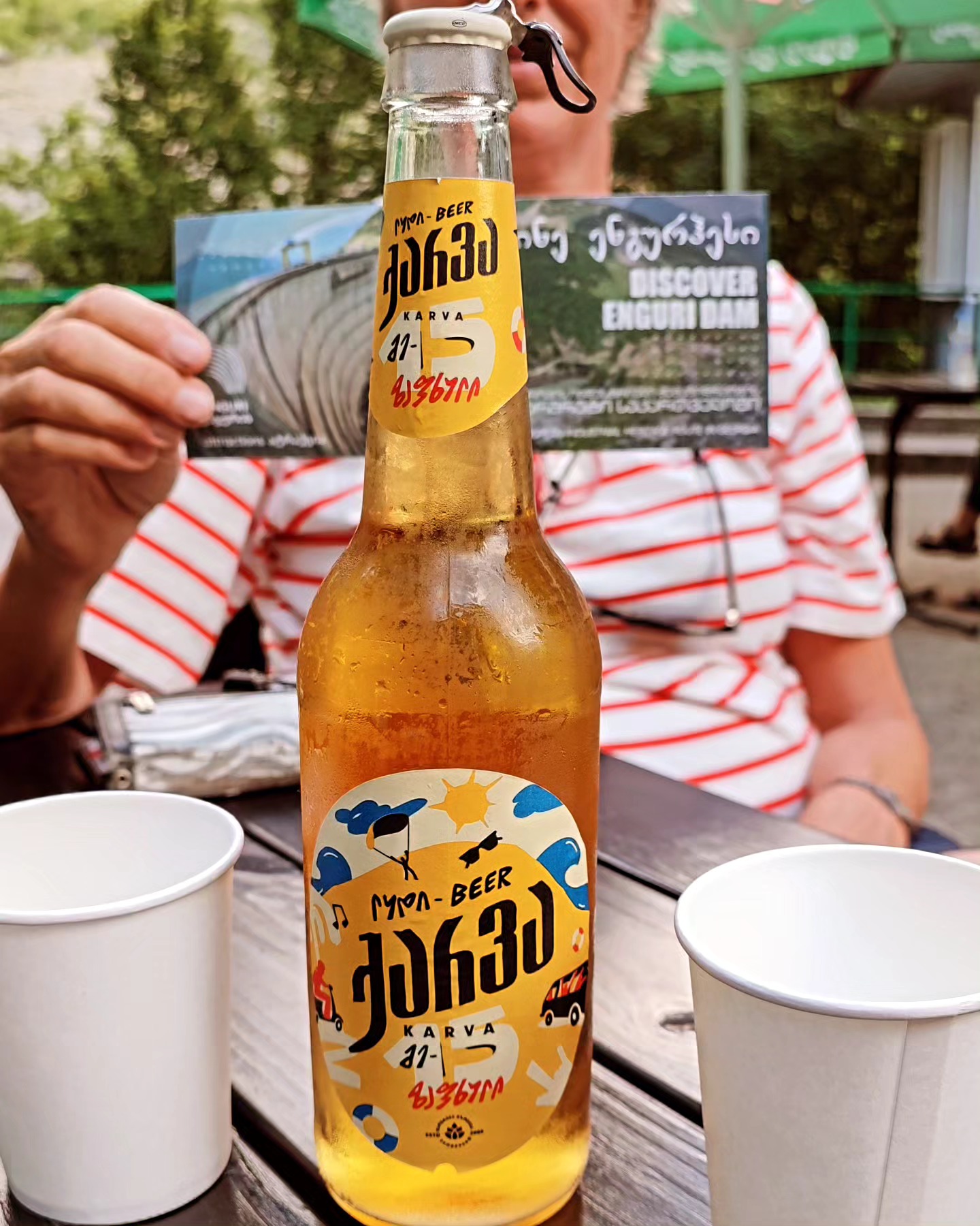 Proost met een lokaal licht biertje uit Georgië 🇬🇪 Karva. Fijn weekend!
Cheerz with a local light brew from Georgia 🇬🇪, Karva. Enjoy your weekend!
#dutchramblers
#georgia
#georgië