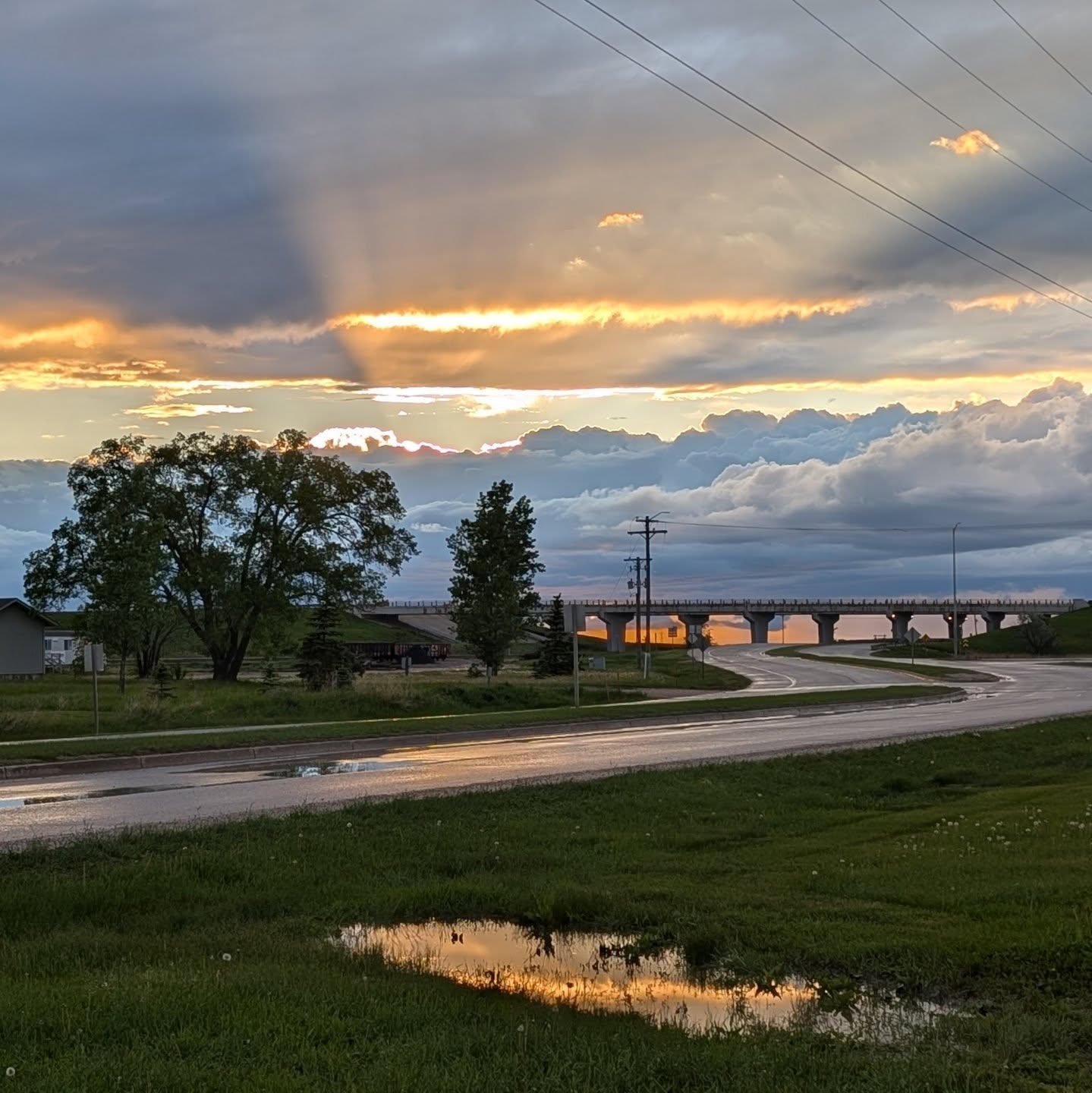 Regen, wolken en zonsondergang kunnen soms toch mooi samen gaan.